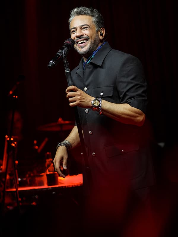Emre Altuğ konser afişi
