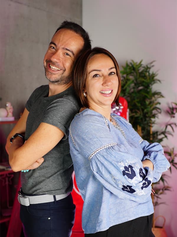 Gömercin Kuşları Sahnede - Ayşe Balıbey ve Kaan Sekban tiyatro afişi